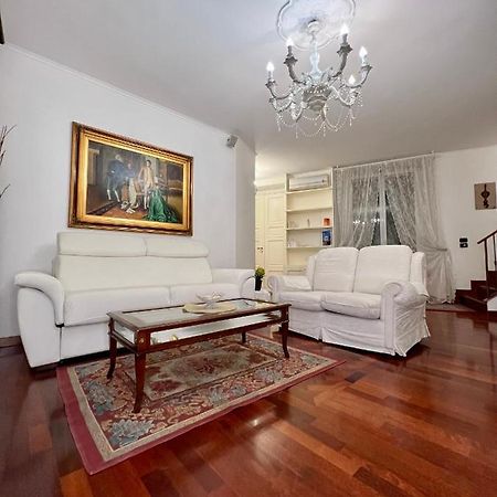 Casa Vacanze Maridy Naples Luaran gambar